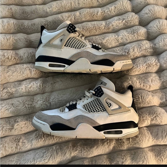 Jordan 4 military black
